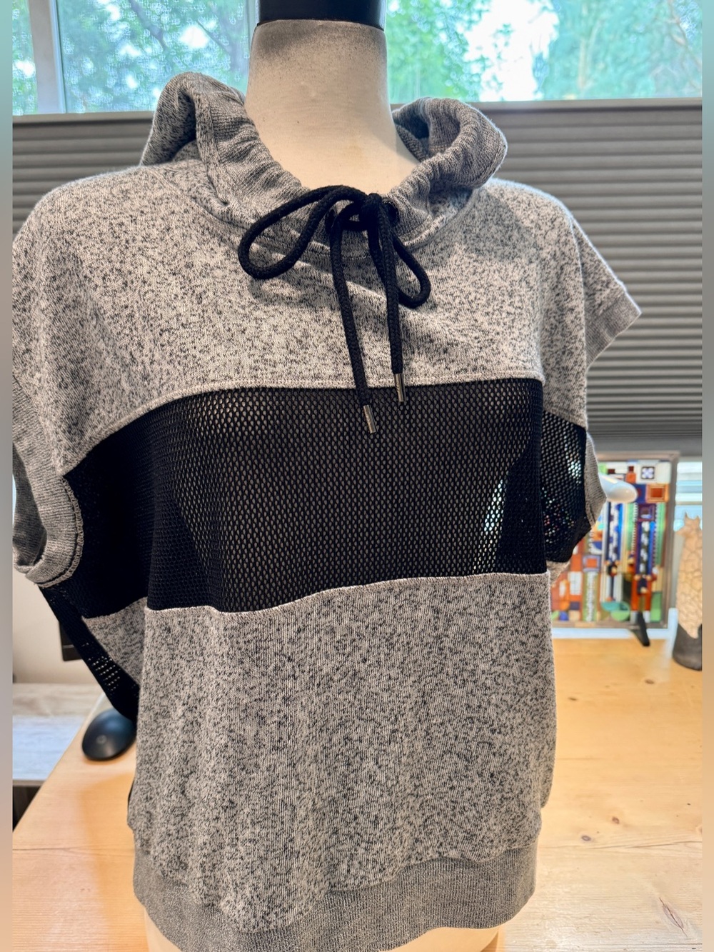 Lorna Jane Studio Grey Hoodie Vest Black Mesh Panel EUC Size Large